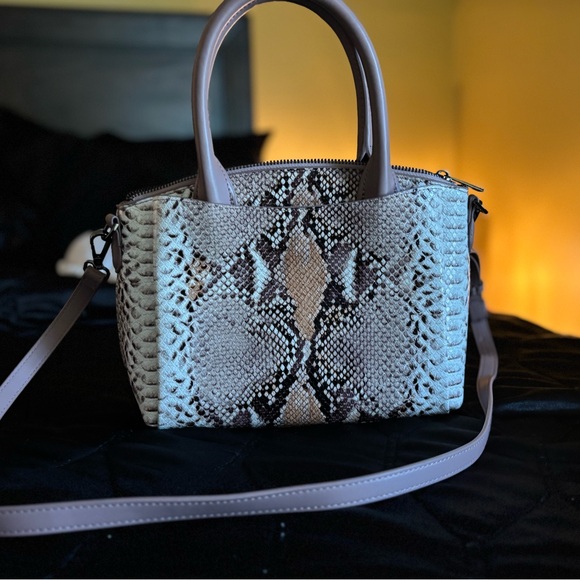 ✨ Pre-Loved A New Day Faux Snakeskin Crossbody ✨ - Picture 2 of 6